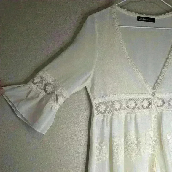 ORIGAMI by Vivian BOHO lite white lace ornate button down V-Neck w/bell sleeves - Picture 3 of 13